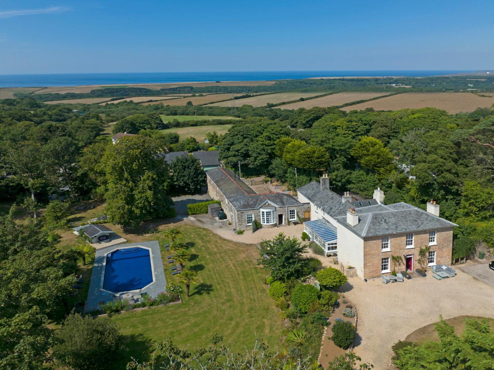 Red River Stables - Peaceful, Beautiful Grounds, Swimming Pool, Central Location For West Cornwall 坎伯恩 外观 照片